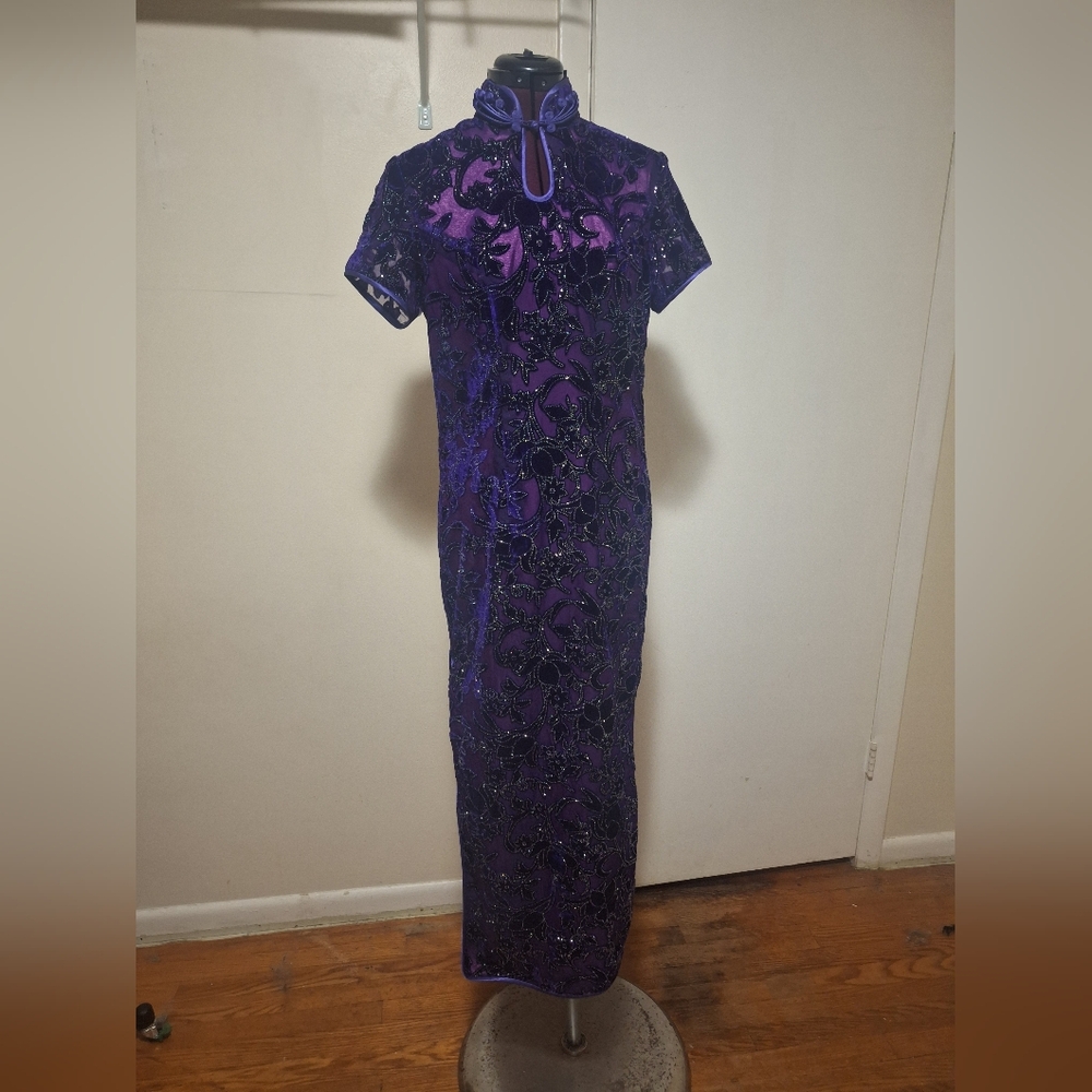 Elegant Purple Asian inspired Maxi Dress w/ Mock Neck, Short Sleeves size M/L